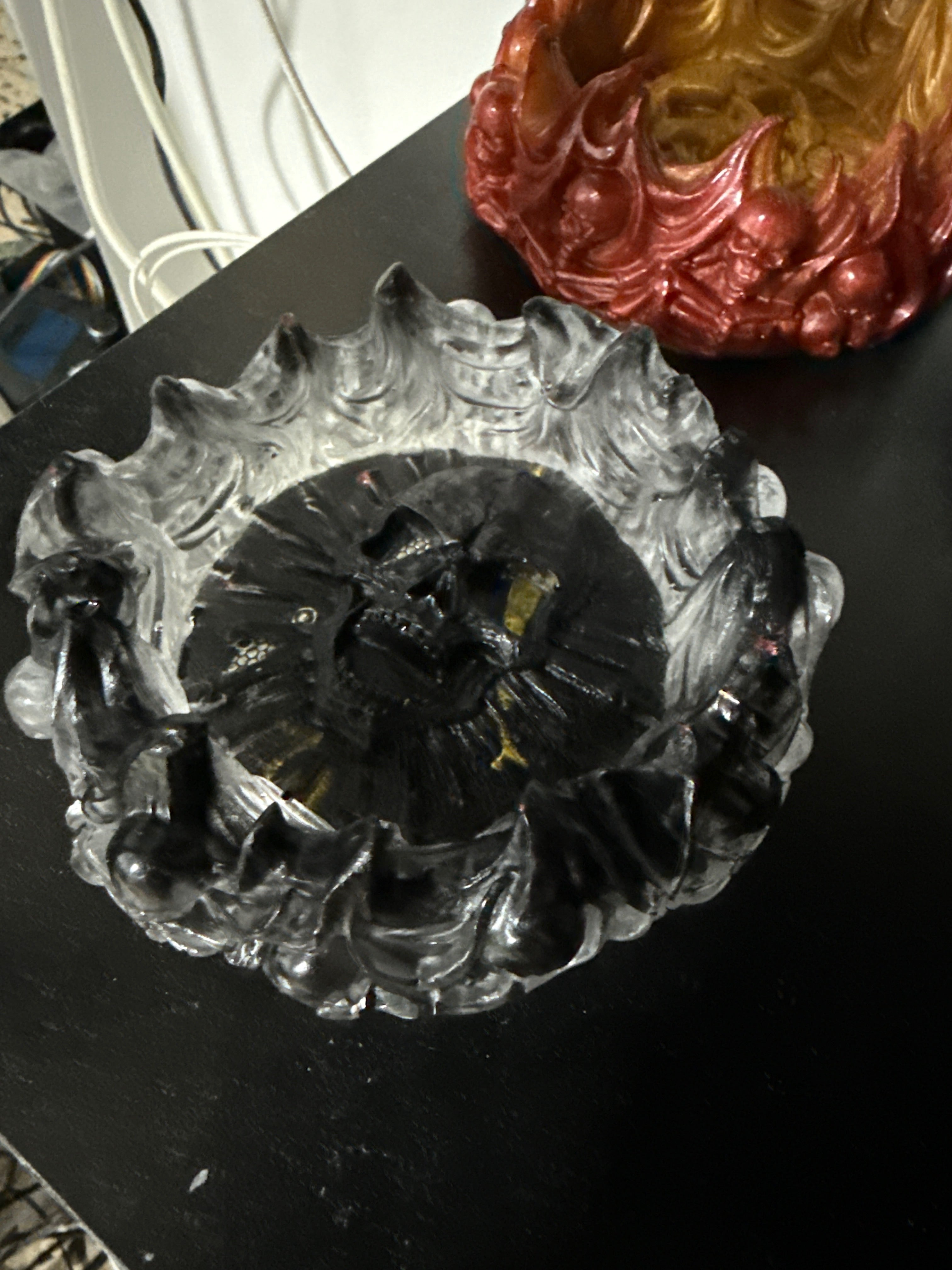 Пепельница череп ручной работы черный кристал